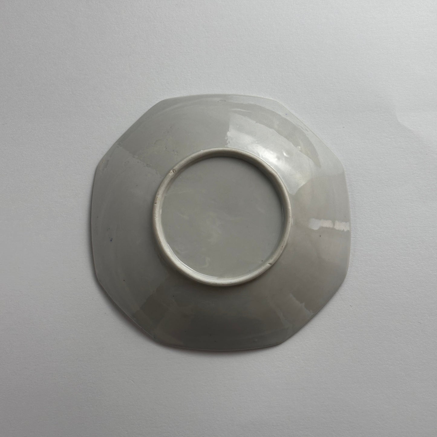 すっきりと、やさしく日々に寄り添う印版八角平皿 - Kotto Shop