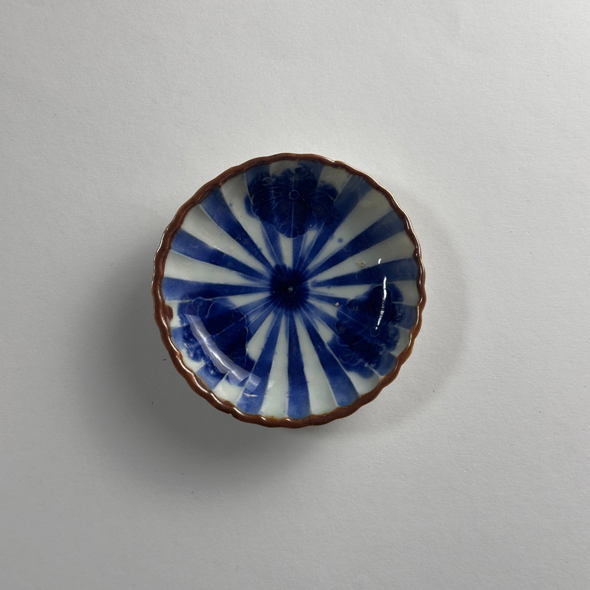 ボーイッシュな染付小皿 - Kotto Shop