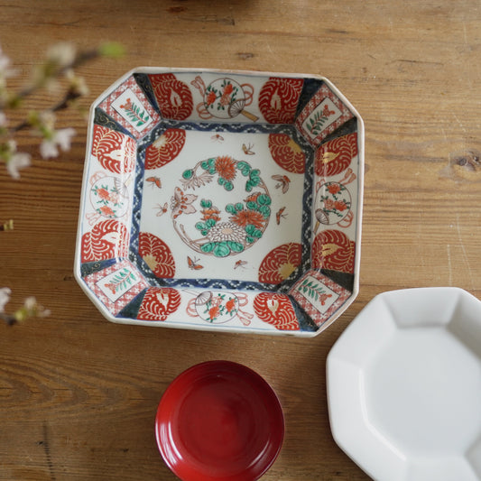 心が弾む、色絵の隅切四角皿 - Kotto Shop
