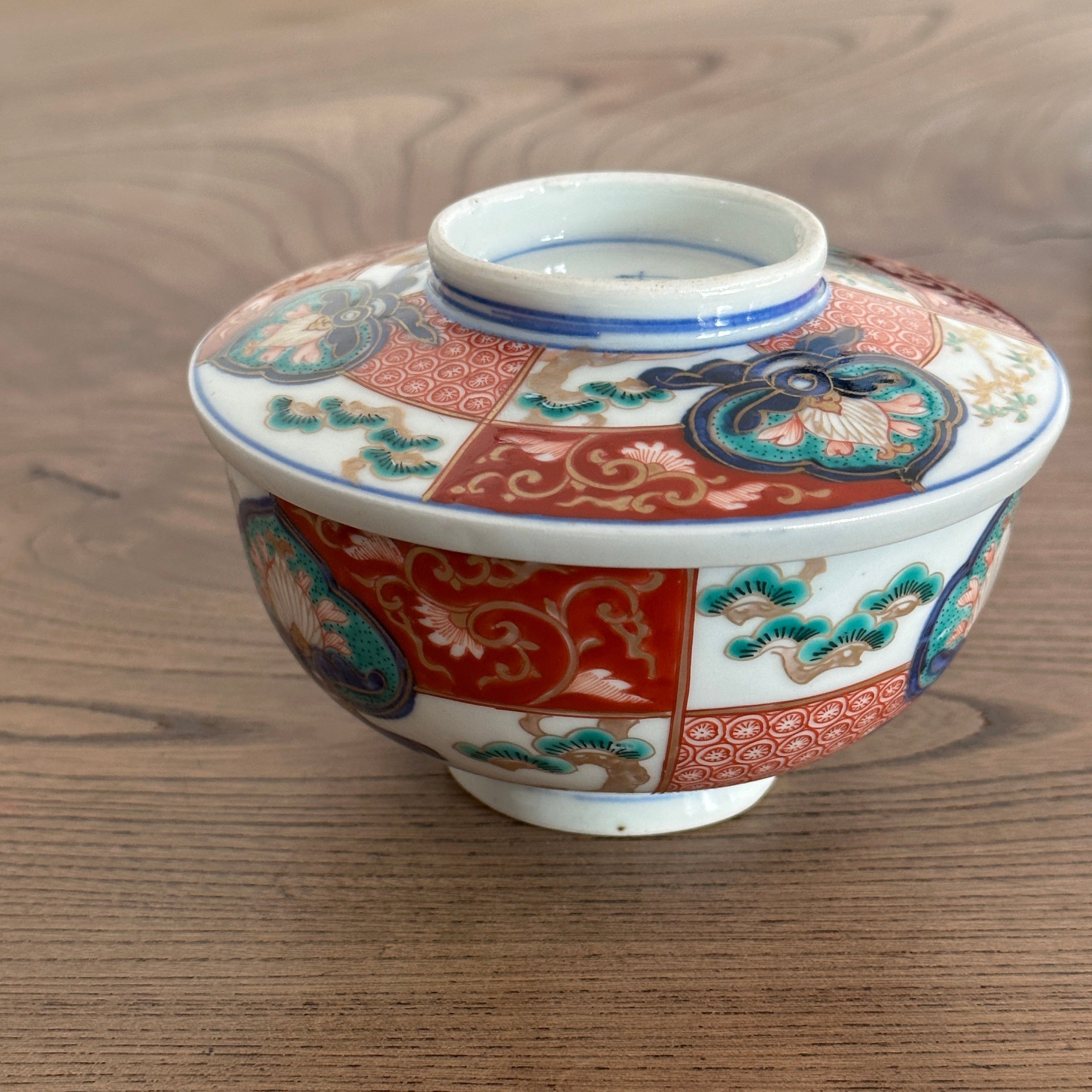 松竹梅の赤絵茶碗