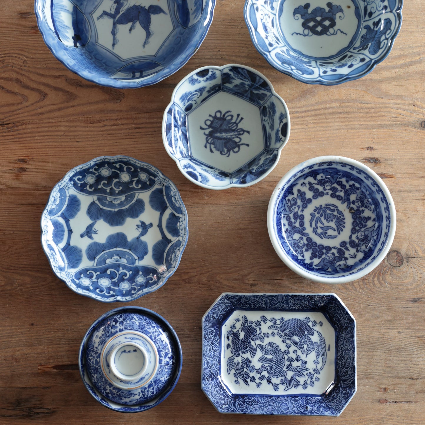 松鳥の染付輪花皿