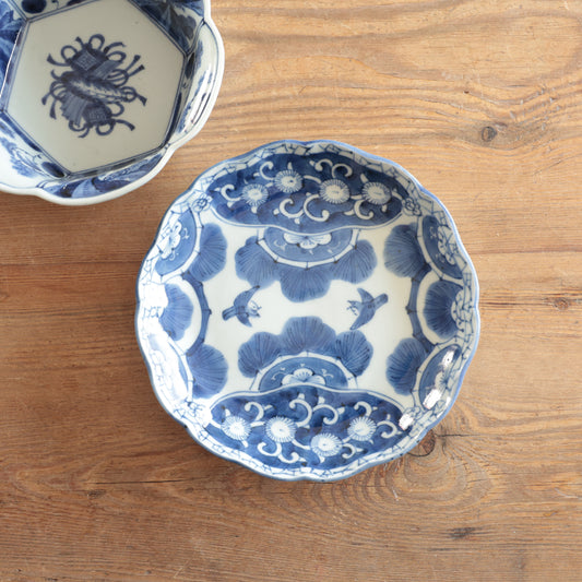 松鳥の染付輪花皿