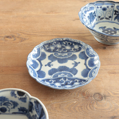 松鳥の染付輪花皿