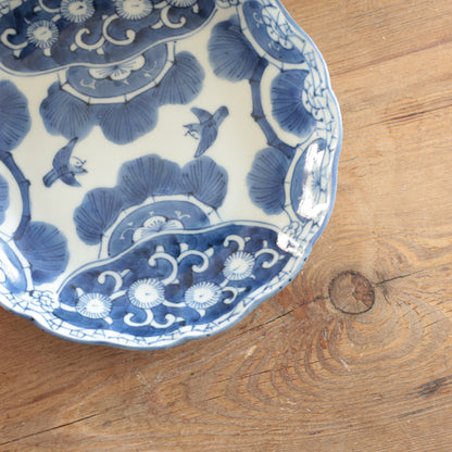 松鳥の染付輪花皿