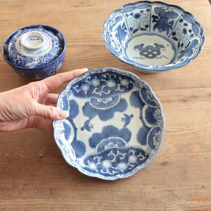 松鳥の染付輪花皿