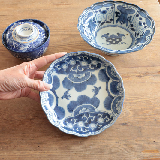 松鳥の染付輪花皿