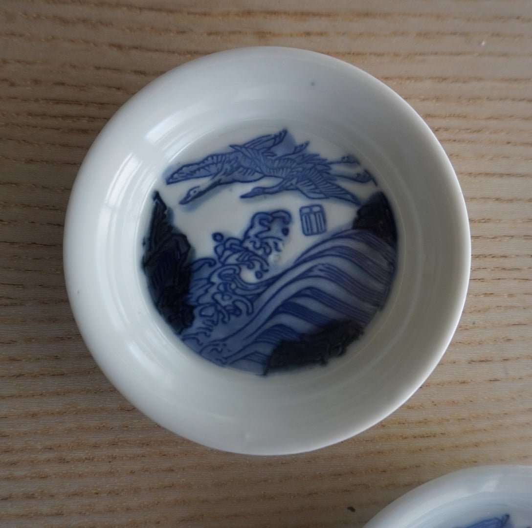 【2客セット】波間に鳥が舞う陽刻小皿 - Kotto Shop