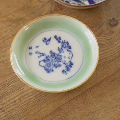 【2枚セット】淡い青磁と染付小皿 - Kotto Shop