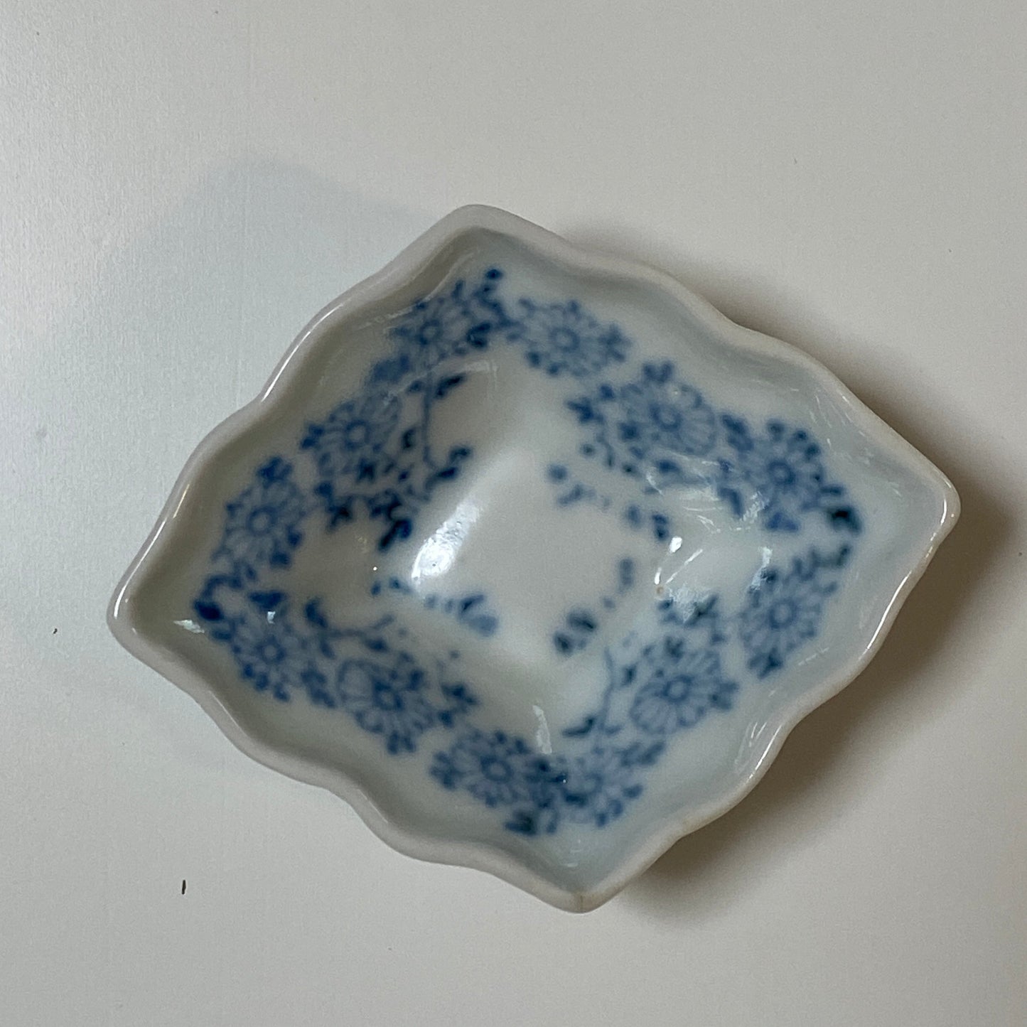 愛らしい菱形豆皿