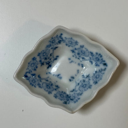 愛らしい菱形豆皿