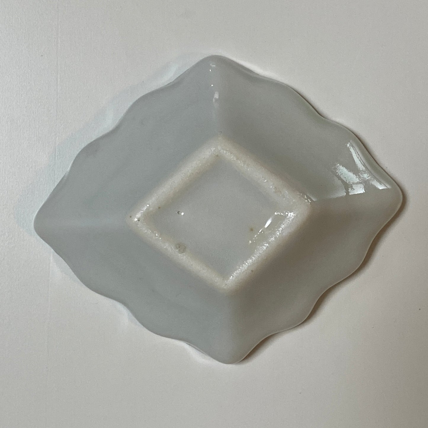 愛らしい菱形豆皿