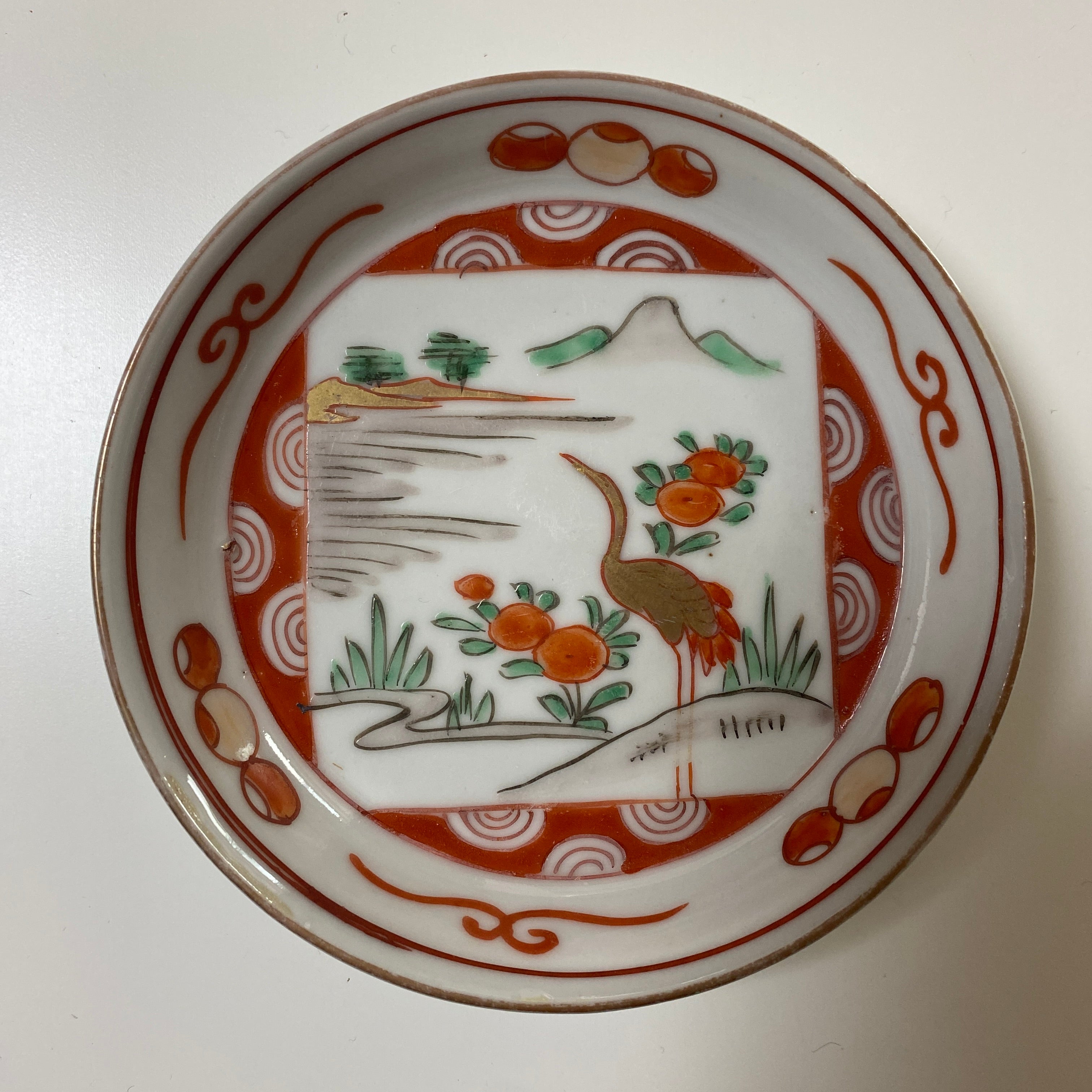 山水に鶴を望む 赤絵小皿 – Kotto Shop