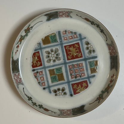 季節を縁取る淡色の絵皿