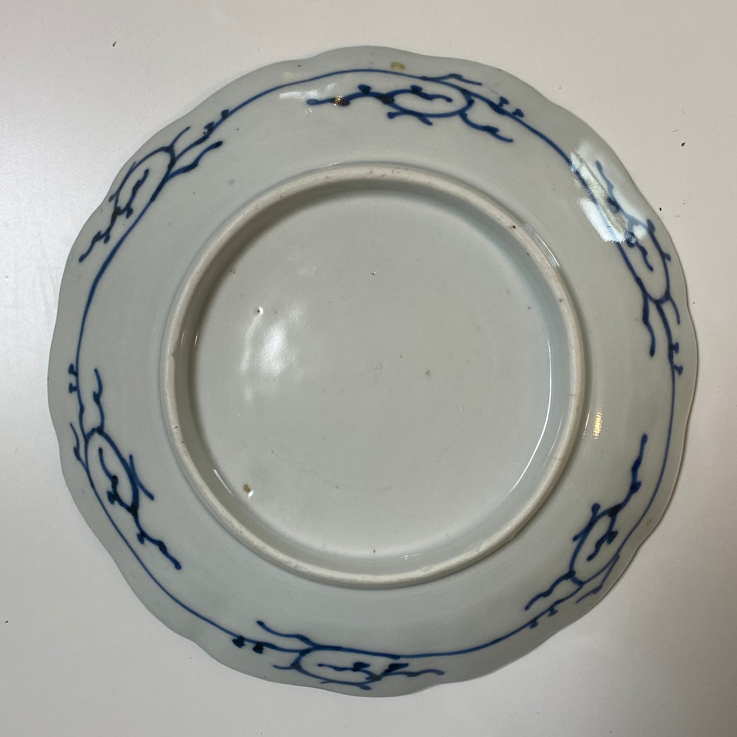 松鳥の染付輪花皿