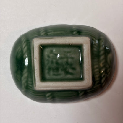 優しいグリーンの変形豆皿