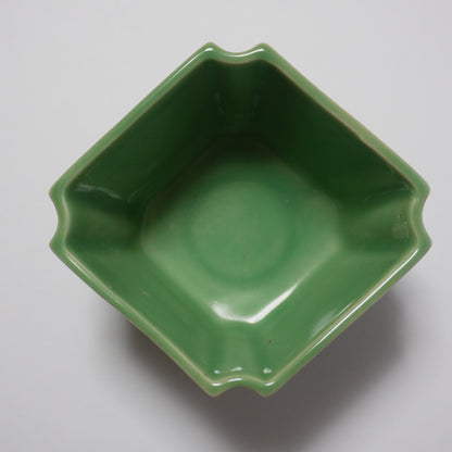 角形の翡翠色青磁小鉢
