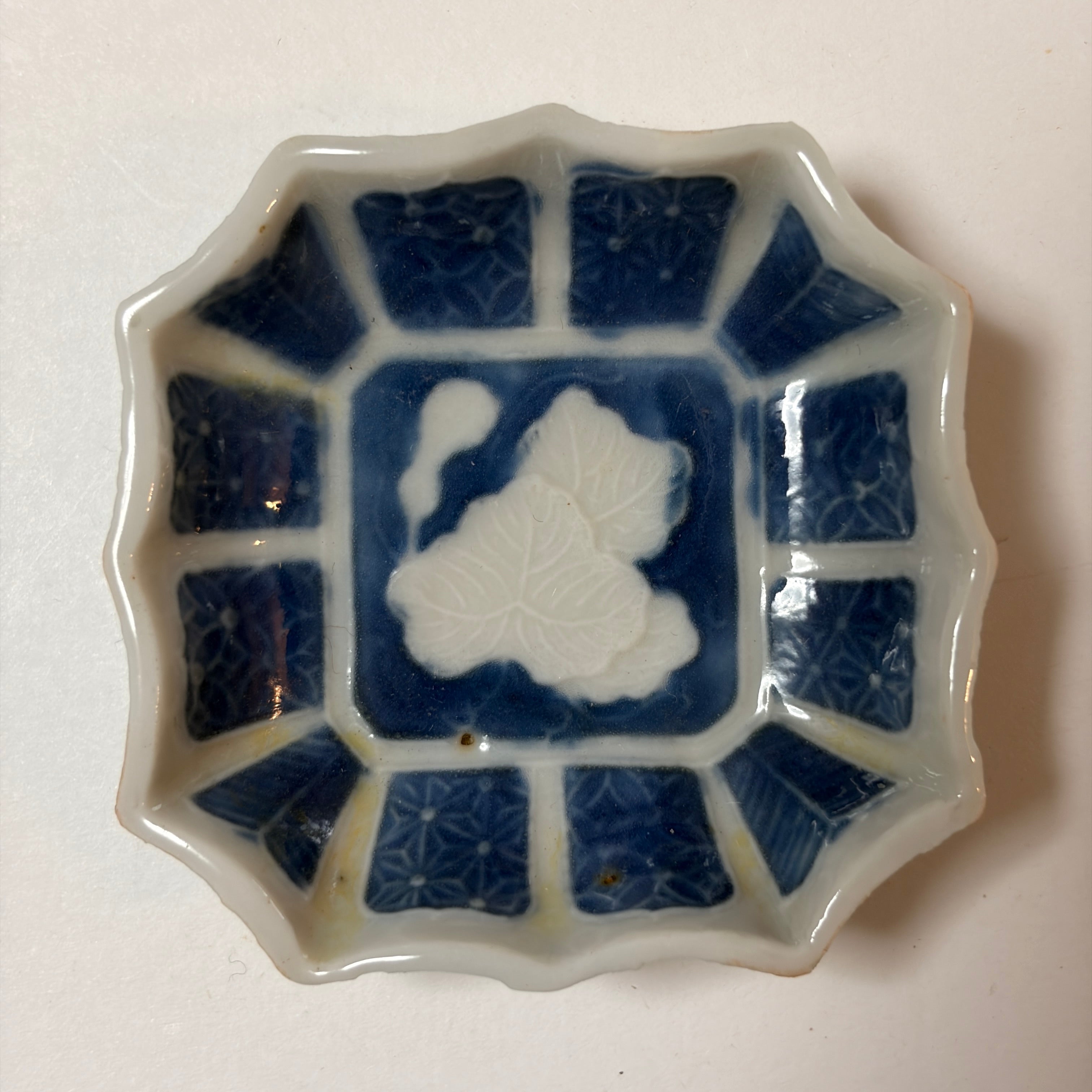 四角の骨董皿 四角いフチのちいさな染付豆皿 – Kotto Shop
