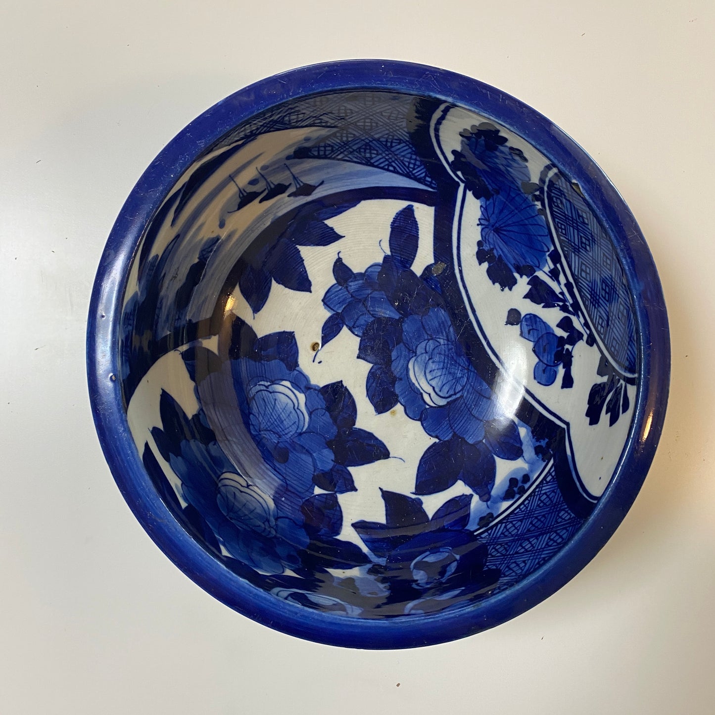 大輪牡丹と窓絵の中鉢