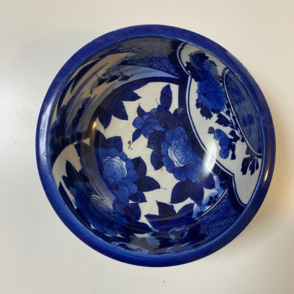 大輪牡丹と窓絵の中鉢