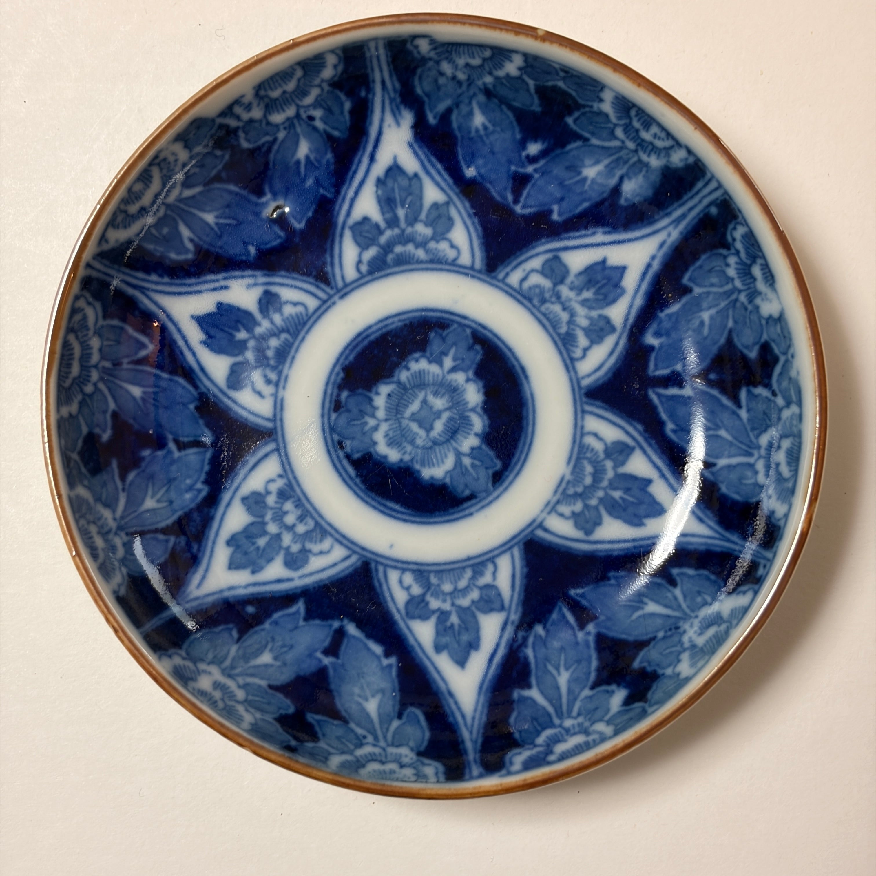 クラシカルなお花の印判小皿 – Kotto Shop