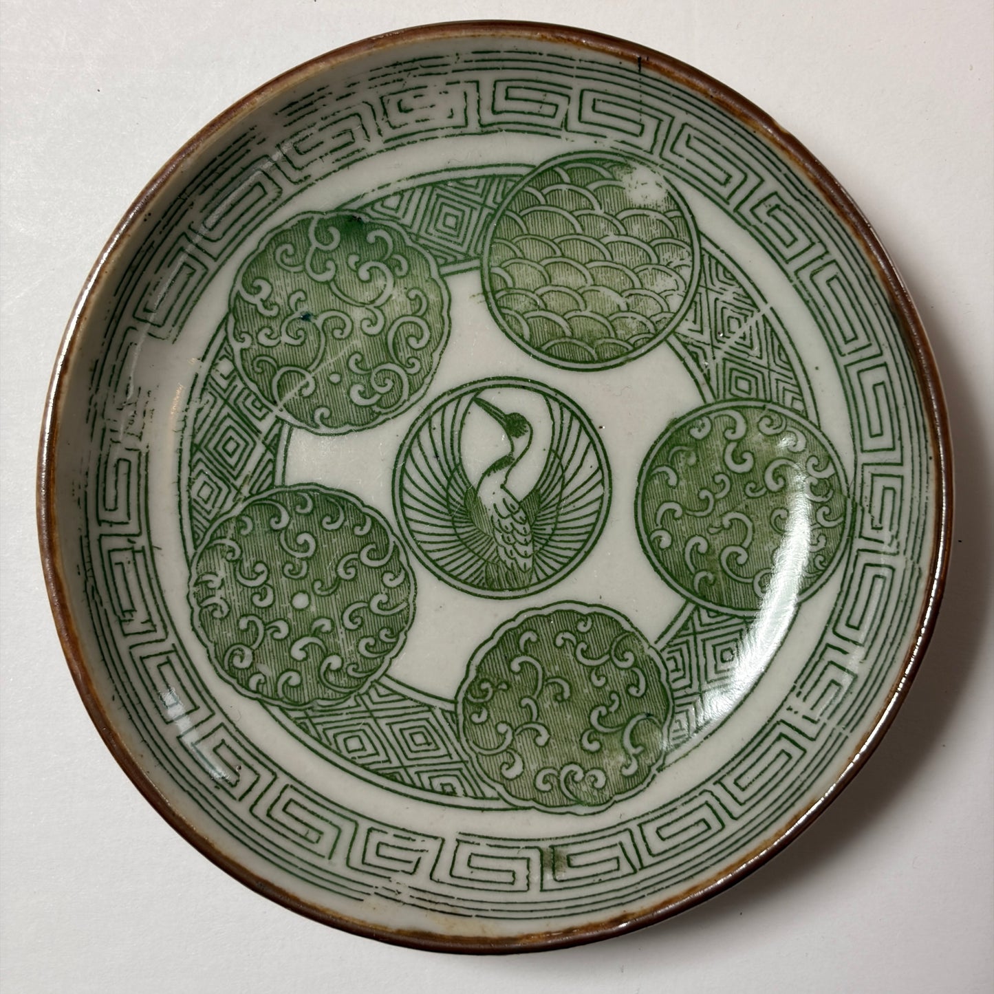 羽ばたく鶴のグリーン小皿