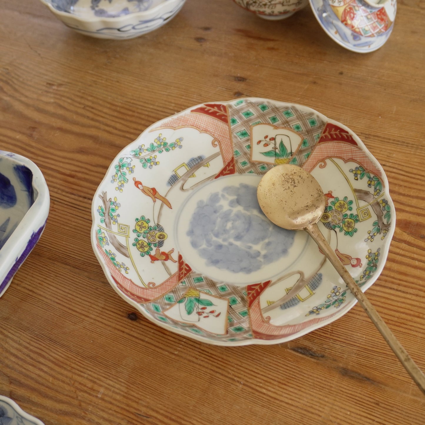 余白の美しい淡色色絵7寸 - Kotto Shop