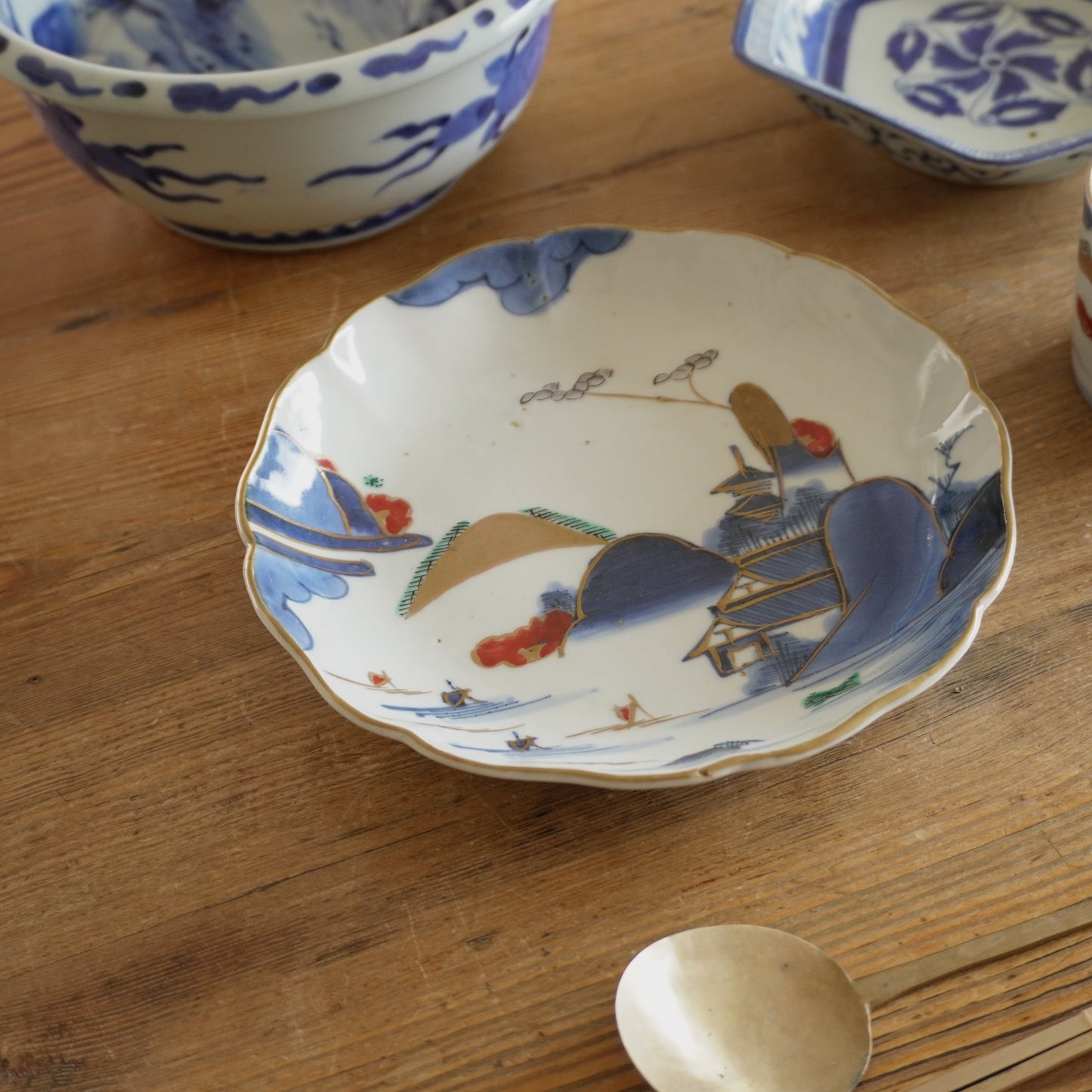 【7寸皿】静かな山水と金彩の美しい器 - Kotto Shop