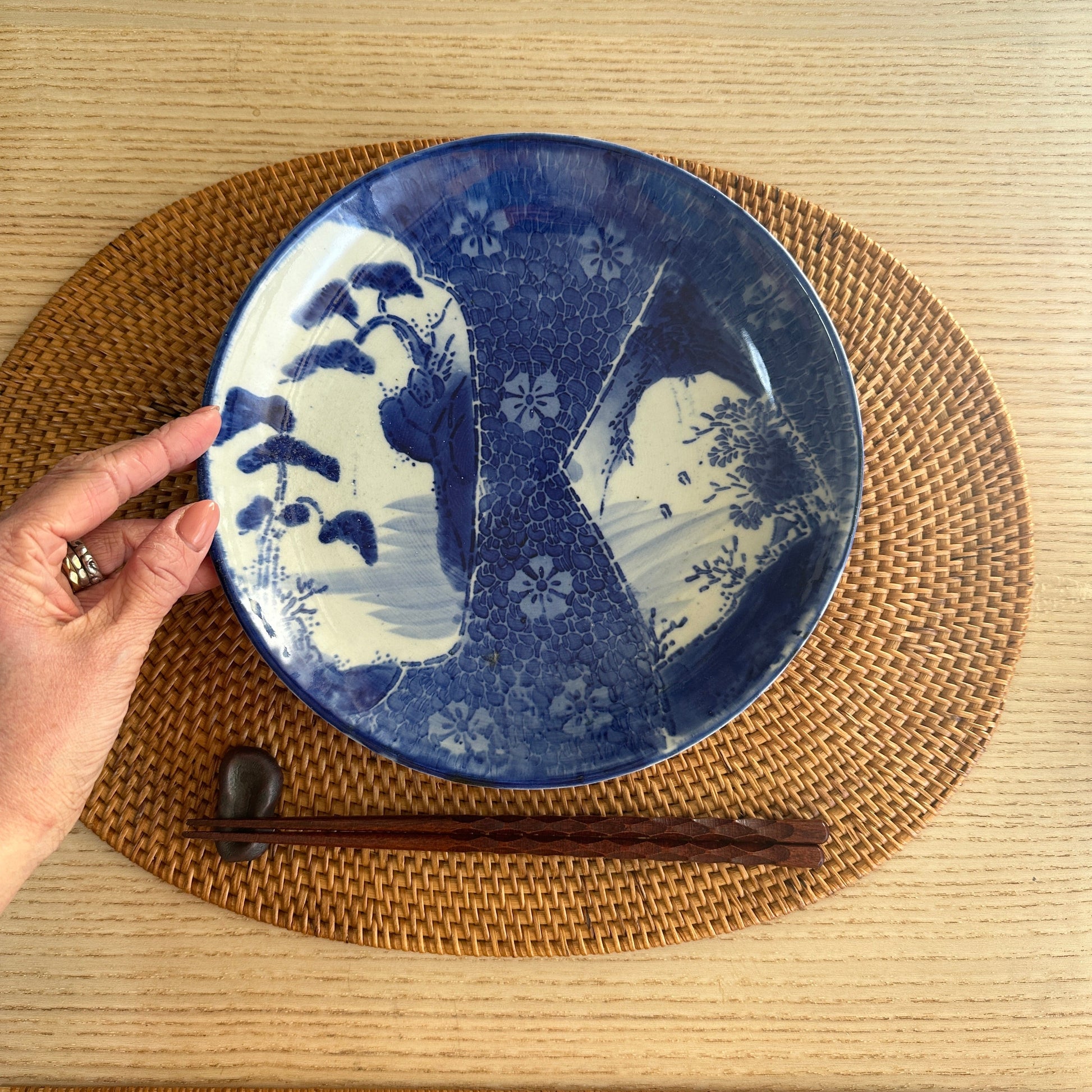 風景図に桜舞う印判7寸皿 - Kotto Shop