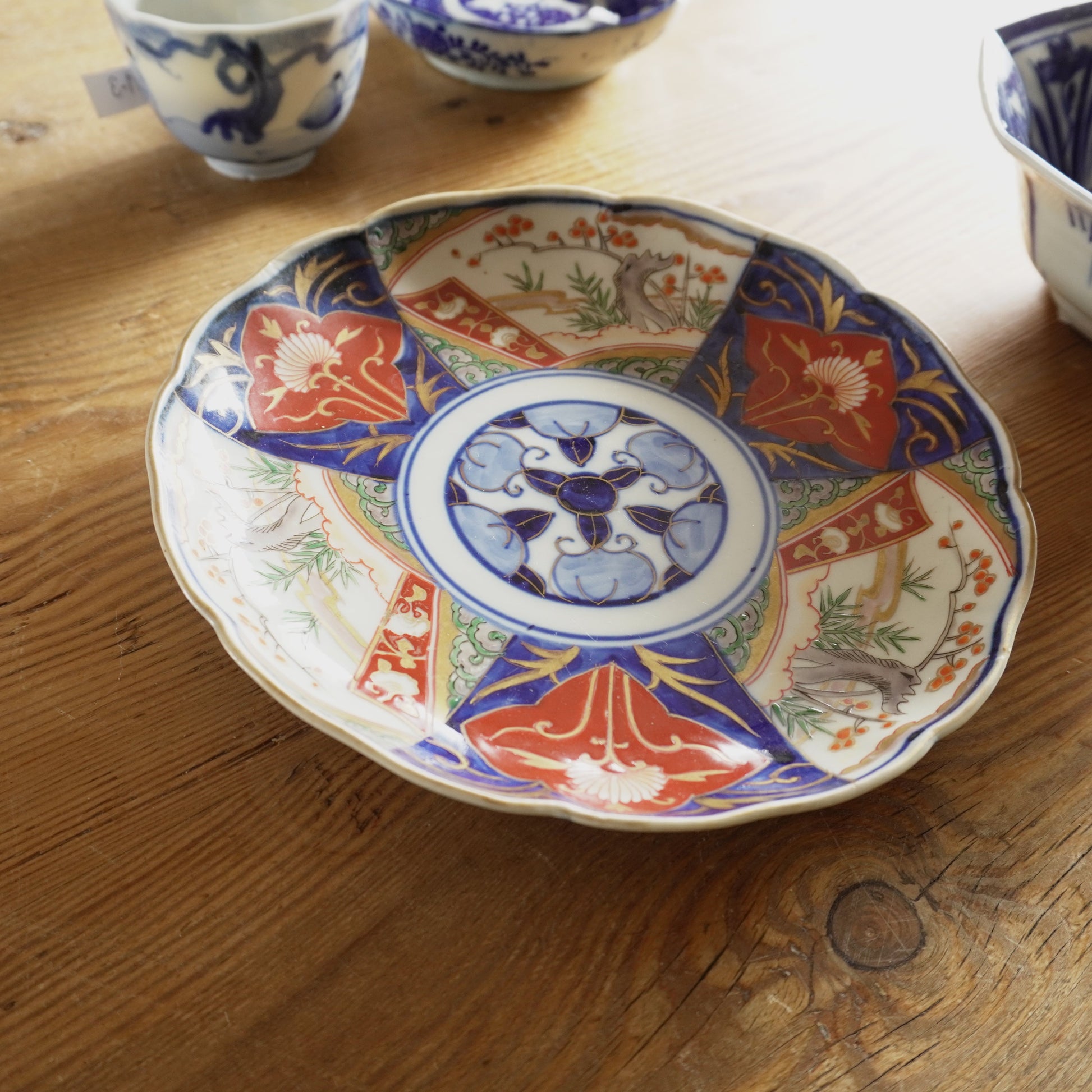 色絵と金彩が華やぐ7寸皿 - Kotto Shop