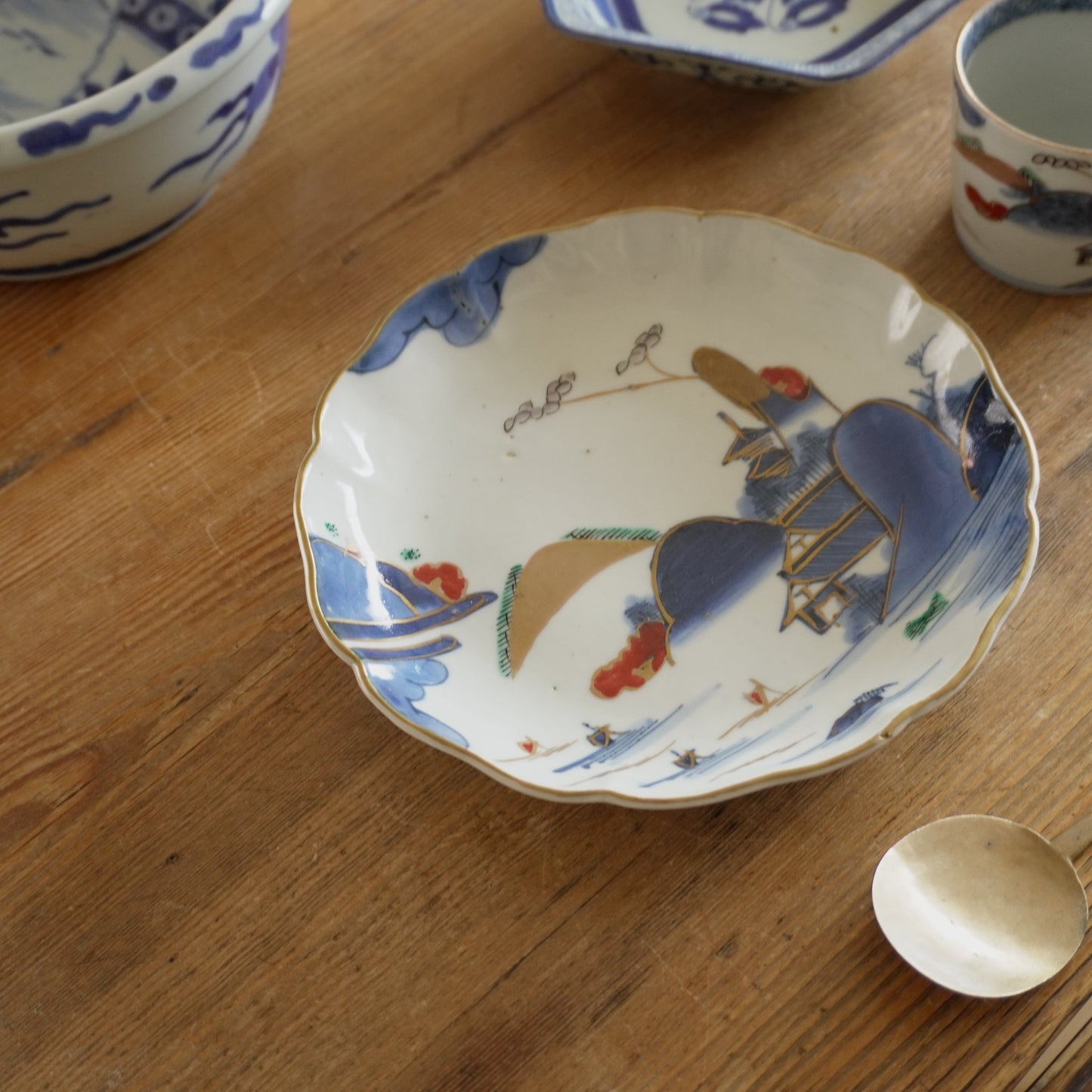 【7寸皿】静かな山水と金彩の美しい器 - Kotto Shop