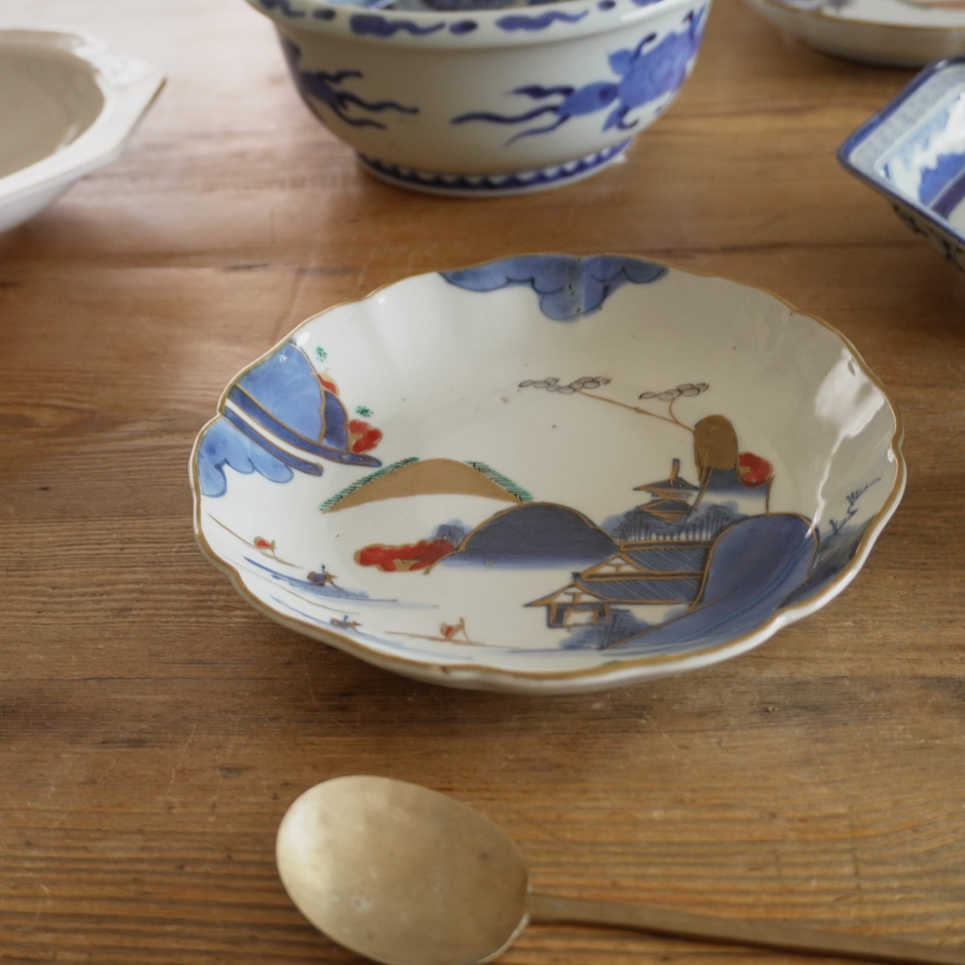 【7寸皿】静かな山水と金彩の美しい器 - Kotto Shop