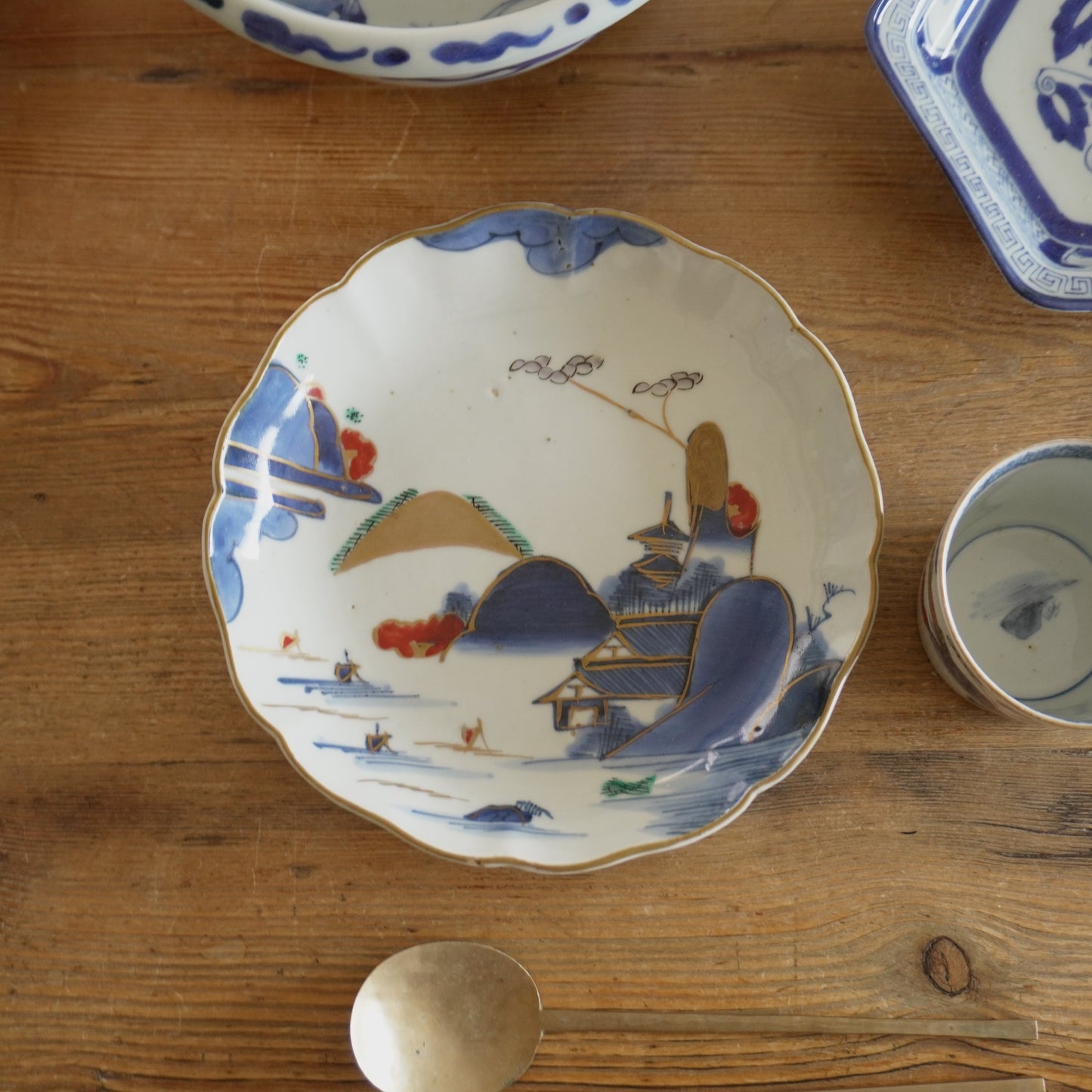 【7寸皿】静かな山水と金彩の美しい器 - Kotto Shop