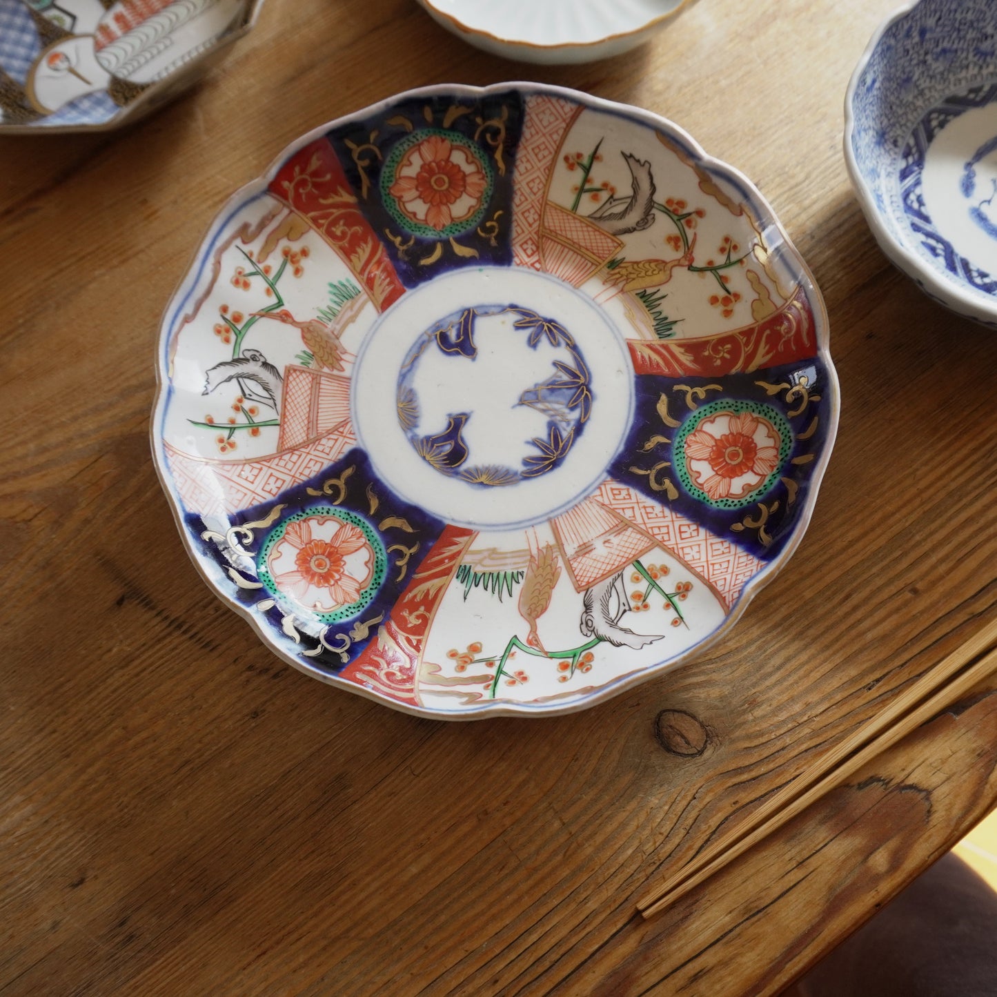 可愛らしい色味の鶴図7寸皿 - Kotto Shop