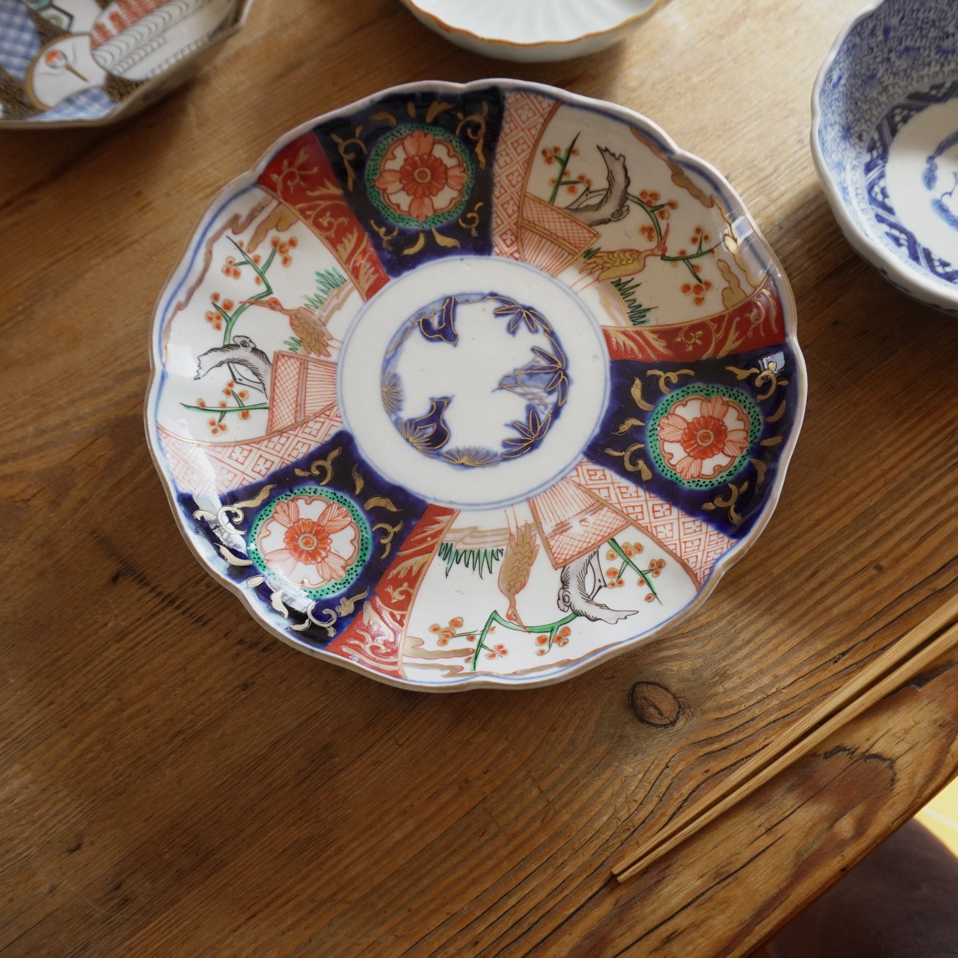 可愛らしい色味の鶴図7寸皿 - Kotto Shop