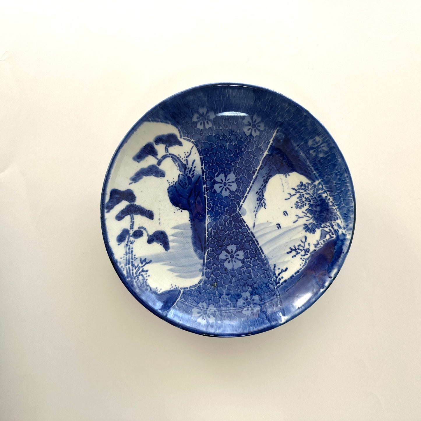 風景図に桜舞う印判7寸皿 - Kotto Shop