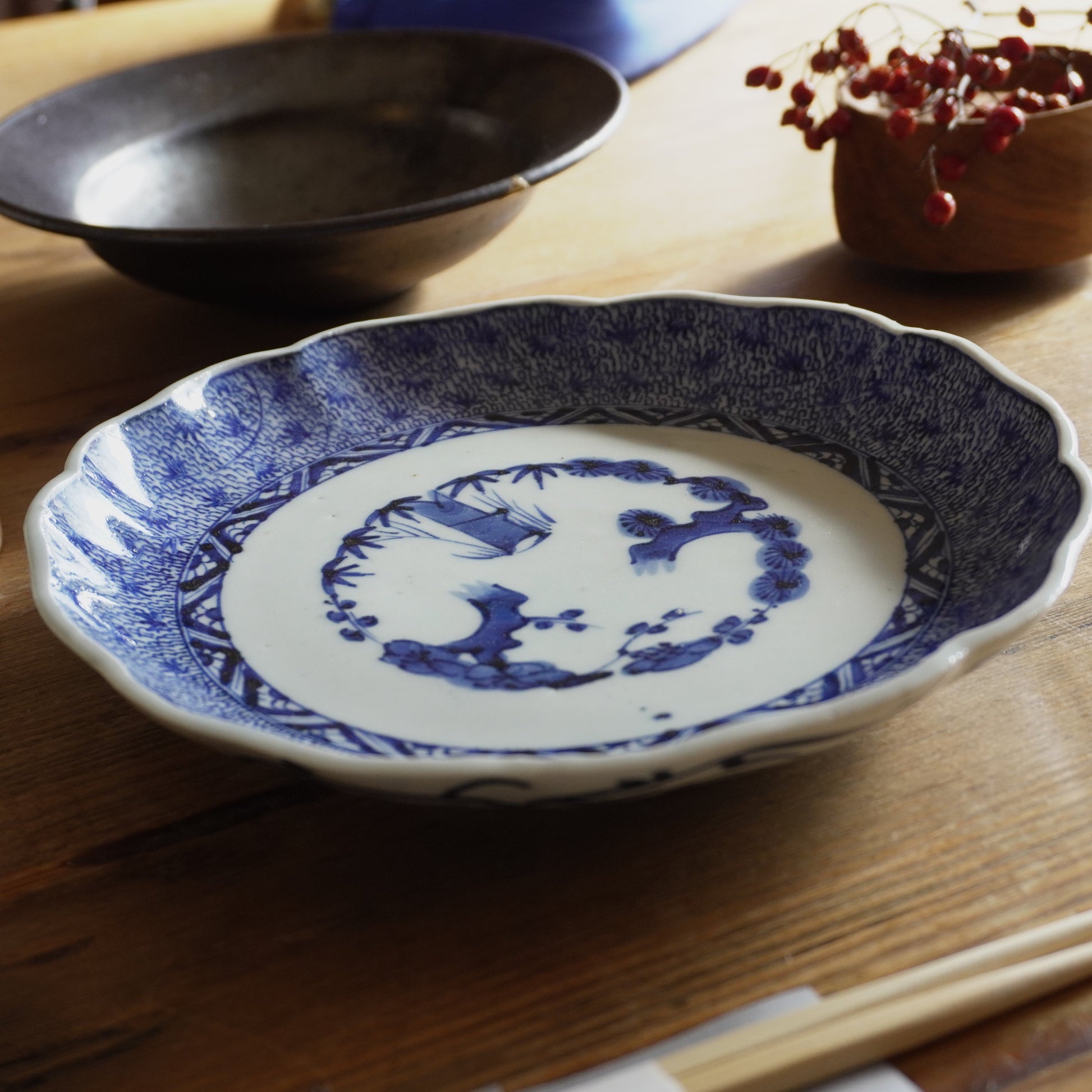 美しい染付微塵唐草紋様7寸 - Kotto Shop