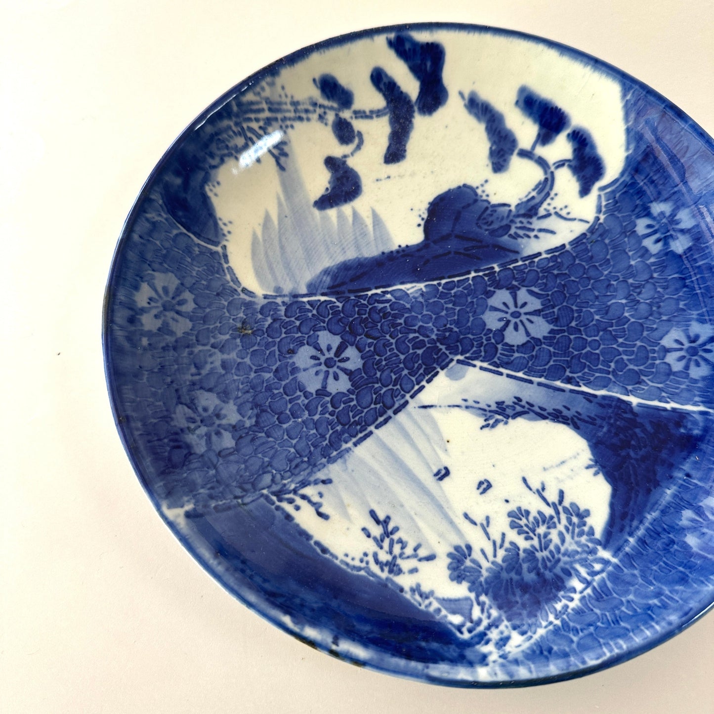 風景図に桜舞う印判7寸皿 - Kotto Shop