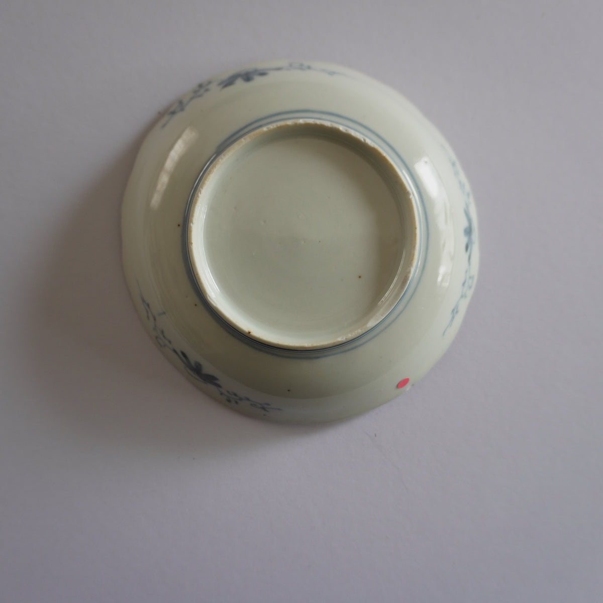 【キズあり】赤と緑の窓絵が華やぐ赤絵小皿