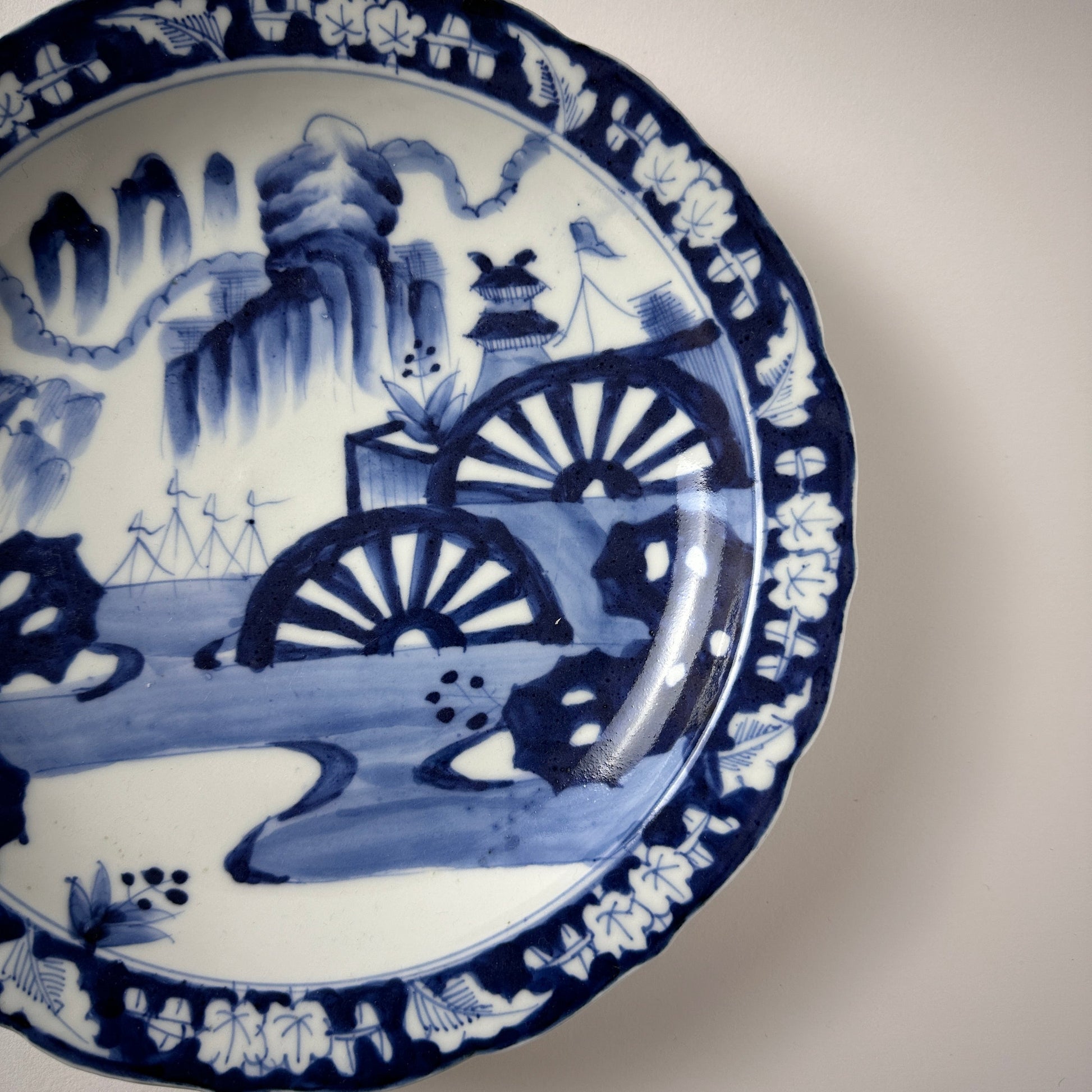 口縁のデザインがおしゃれな幕末8寸皿 - Kotto Shop