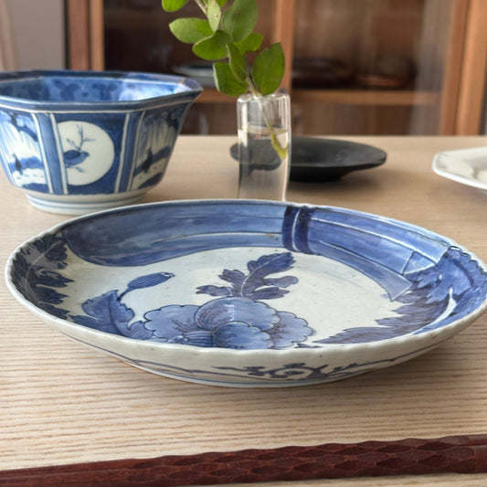 静かに藍の花咲く古伊万里8寸 - Kotto Shop