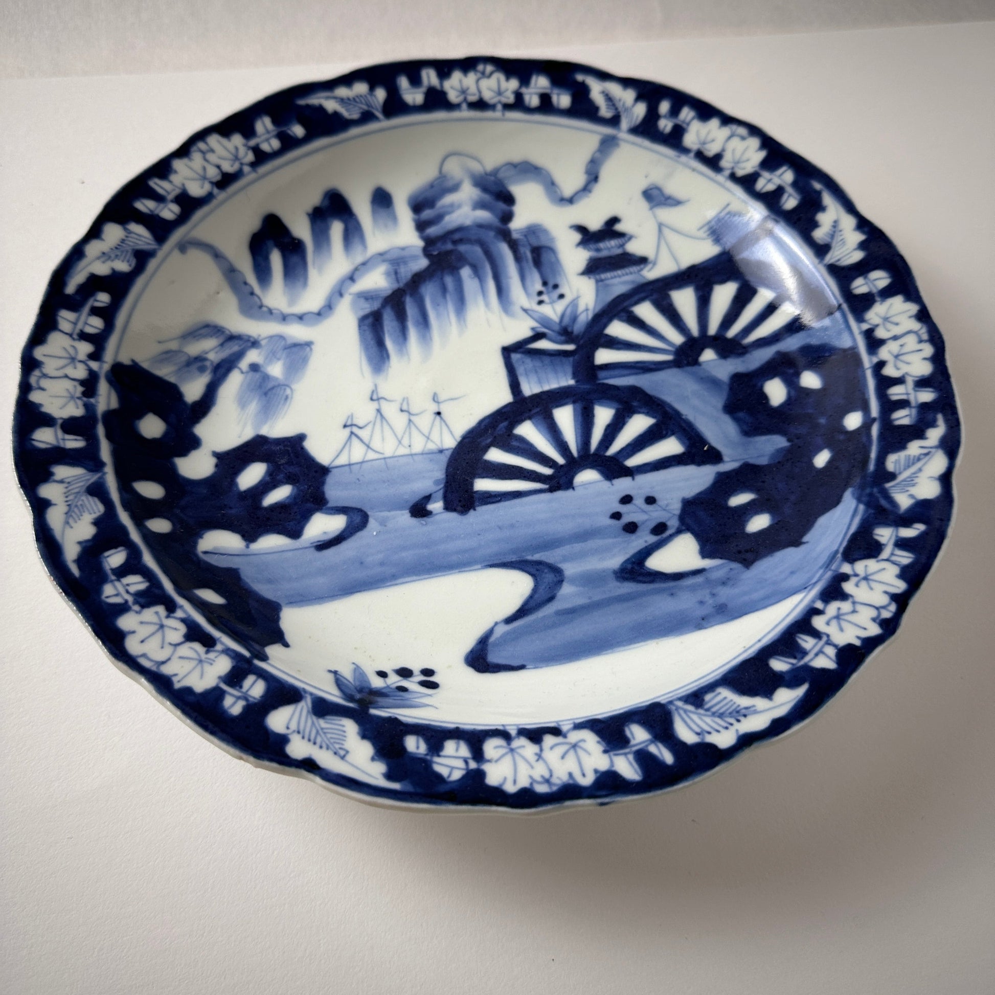 口縁のデザインがおしゃれな幕末8寸皿 - Kotto Shop