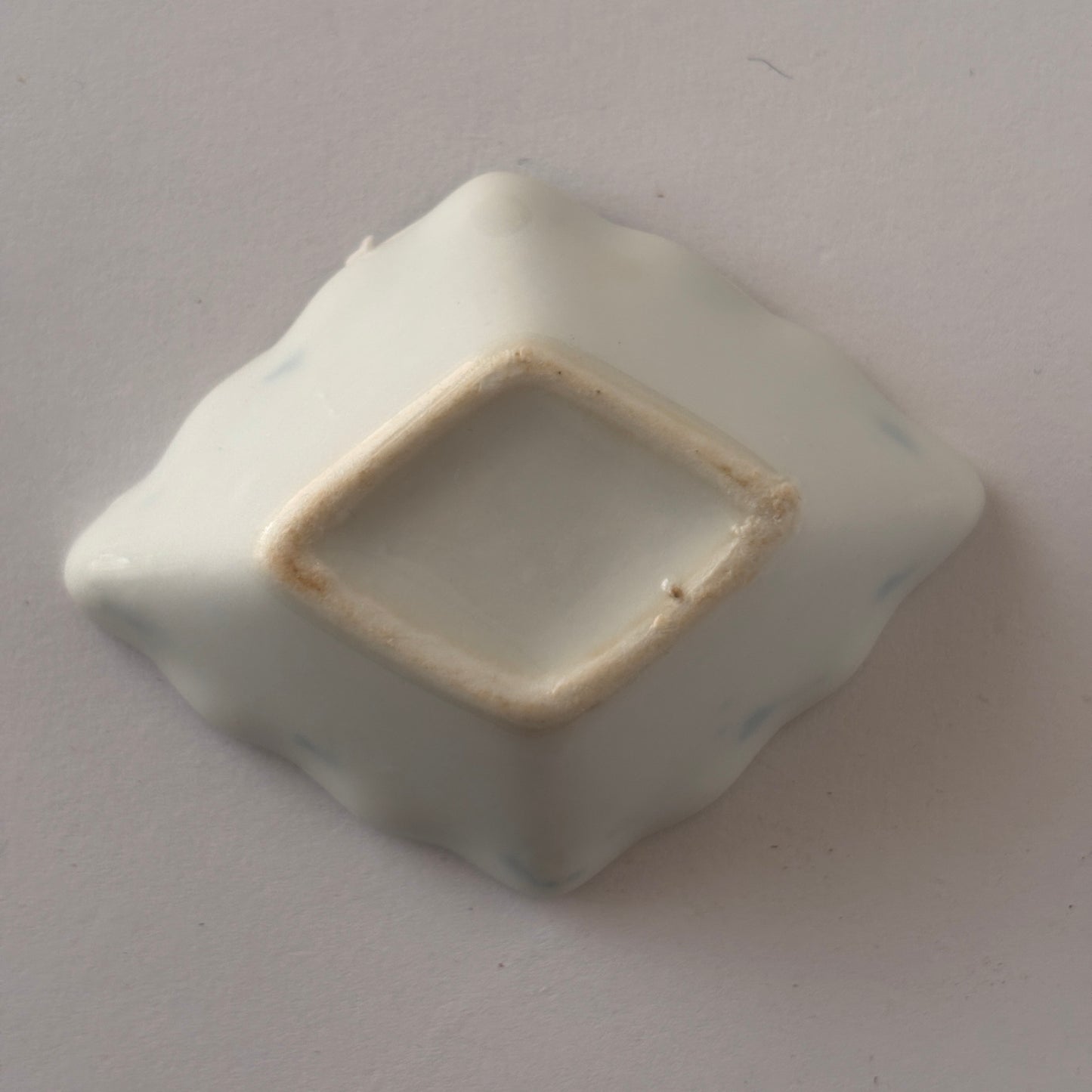 可憐な菱形豆皿