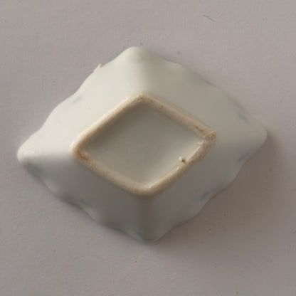 可憐な菱形豆皿