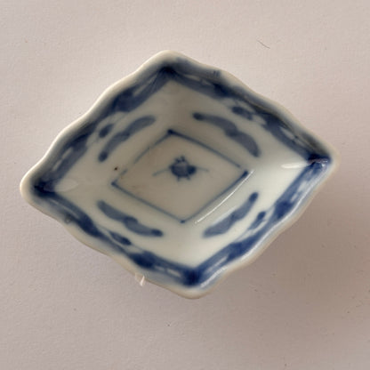 可憐な菱形豆皿