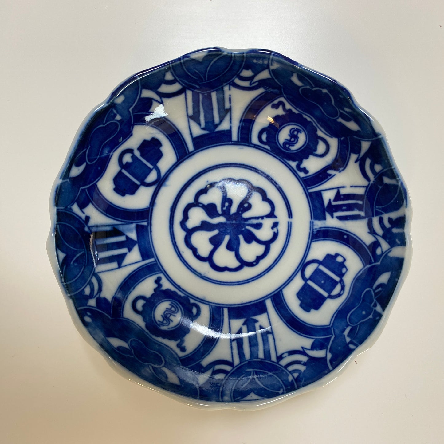 鮮やかブルーが印象的な深皿