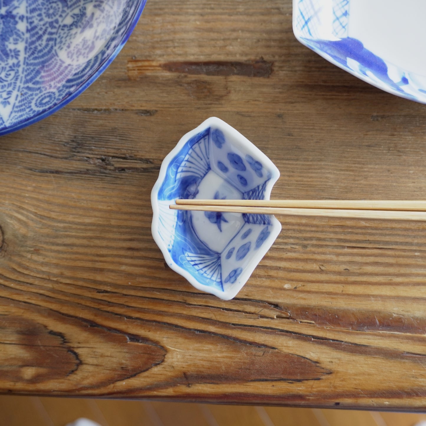 食卓を静かに彩る変形豆皿