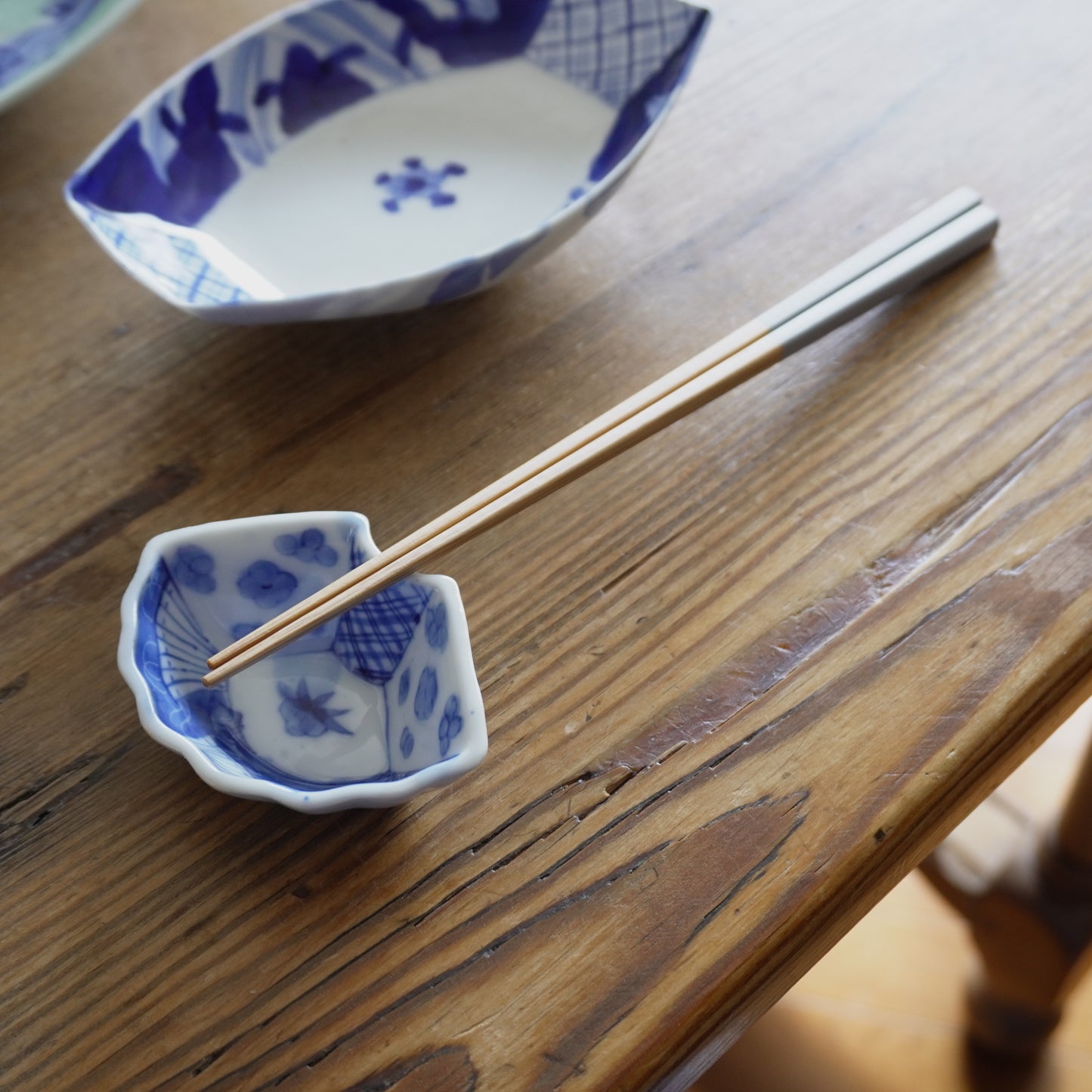 食卓を静かに彩る変形豆皿