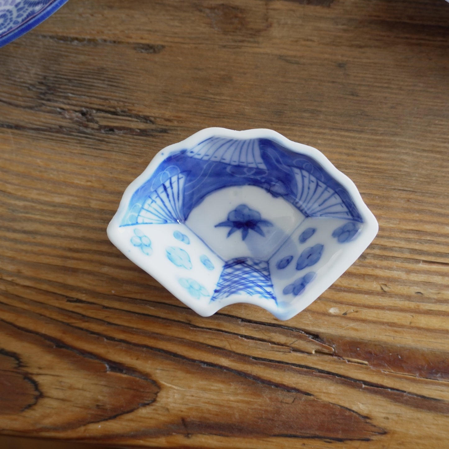 食卓を静かに彩る変形豆皿