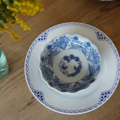 レースのような線描き輪花皿