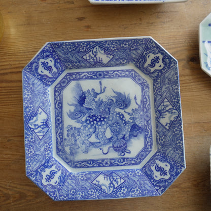 獅子と牡丹咲く角大皿